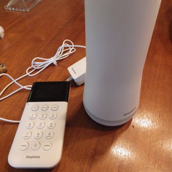 Simply Safe Base Station Speaker and Keypad - Picture 3 of 5